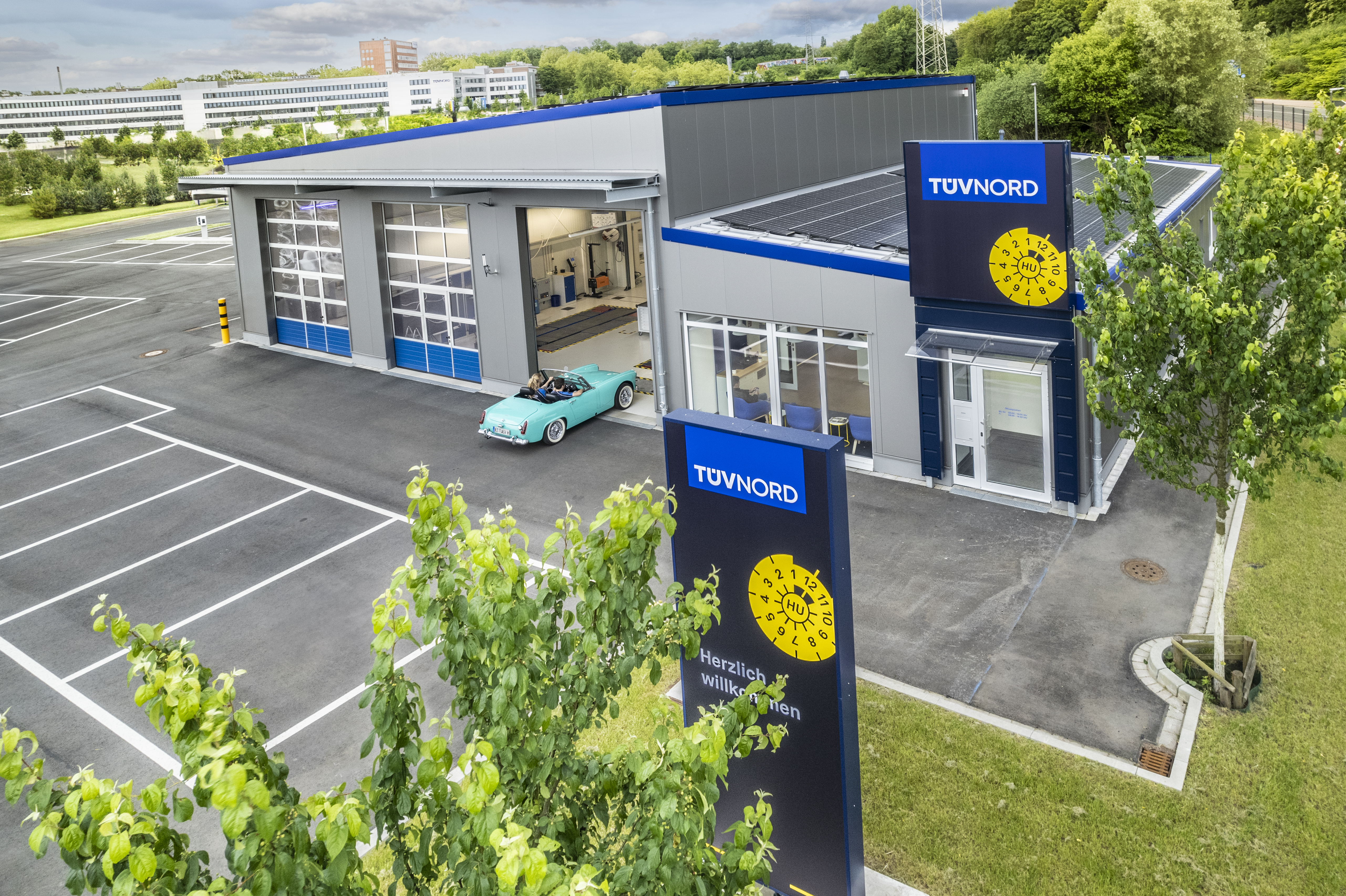 Parkplätze überdacht mit Solarzellen 