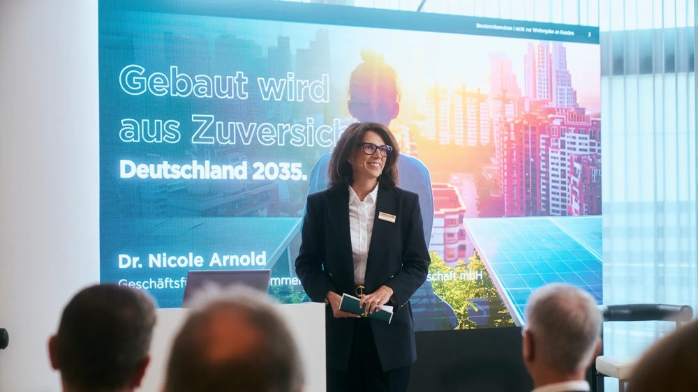 Dr. Nicole Arnold während ihres Vortrags beim Private Markets Forum 2026 in Frankfurt am Main.
