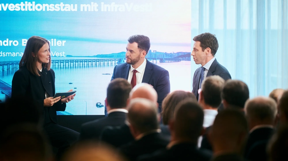 Teilnehmende verfolgen eine Podiumsdiskussion beim Private Markets Forum 2026 in Frankfurt am Main.