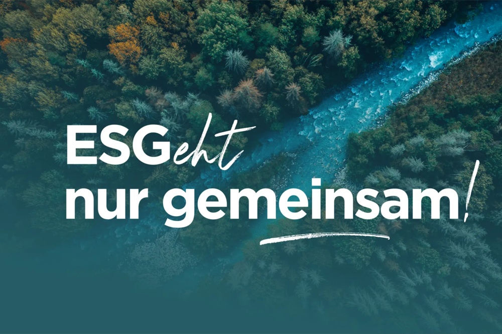 Aerial shot of a river through a forest with the text “ESGeht nur gemeinsam!”.