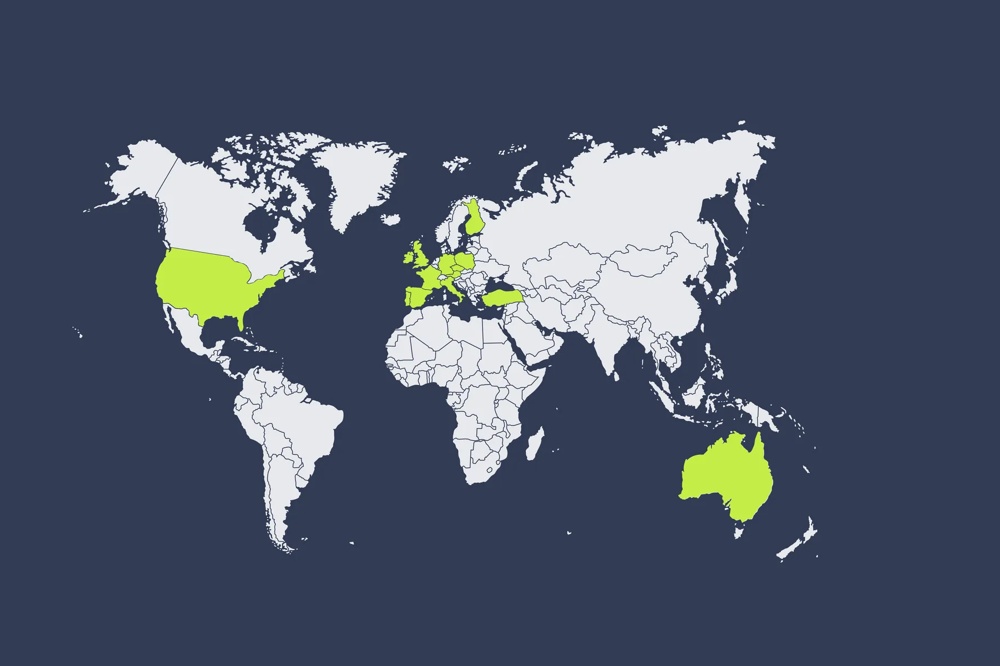 Graphische Darstellung einer Weltkarte, in der die Länder, in denen die Fondsimmobilien des offenen Immobilienfonds hausInvest liegen, gelb eingefärbt sind.
