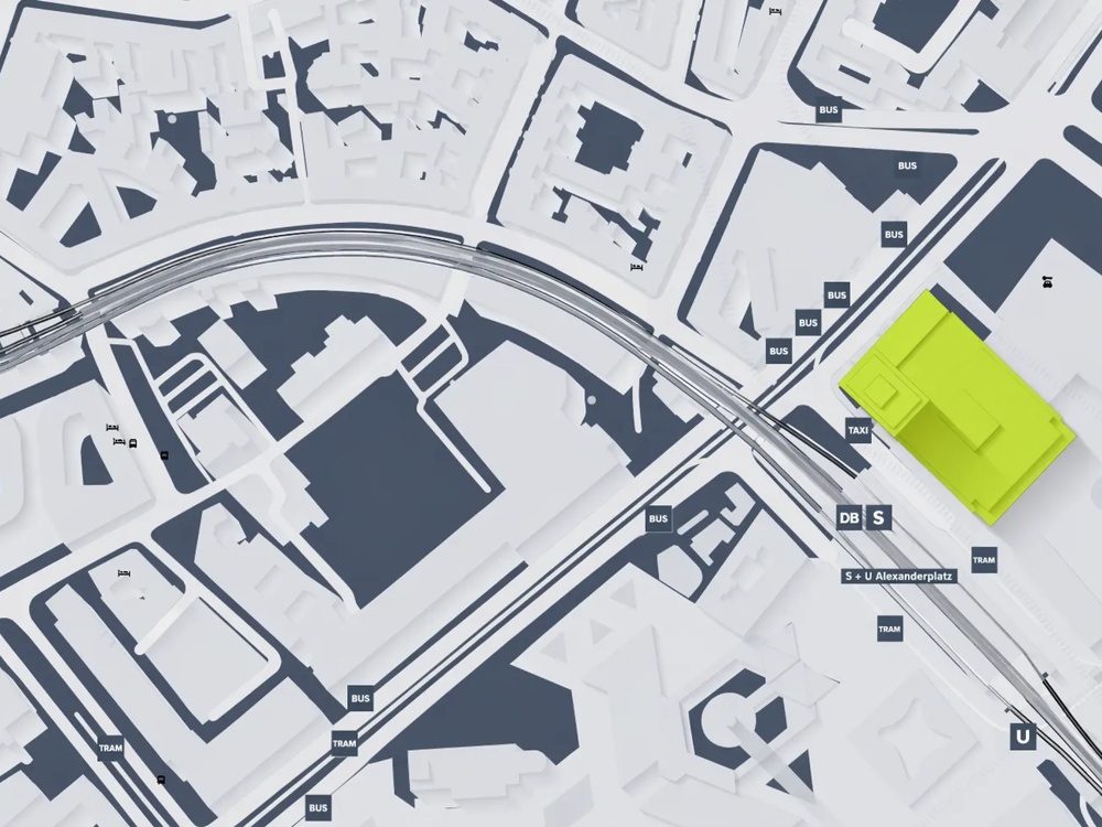 Karte von Berlin Stadtteil Mitte mit dem Alexanderplatz in grau und blau. Hervorgehoben ist ein Gebäude in hellgrün.